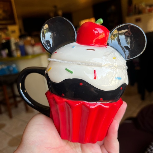 DISNEY MICKEY MOUSE CUPCAKE MUG - Picture 4 of 6